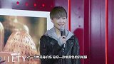 李宇春身穿羽绒服现身机场看起来十分保暖神色疲惫