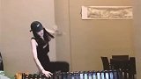 男生千万不要尝试，不然。。。。翻栏杆
