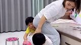 儿子不愧是妈妈的小棉袄，下一秒举动，太暖了！