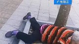 女子遇老人摔倒路边无人敢扶，拍视频留证将其扶起