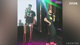 库里中国行尬唱流行金曲 这嗓门儿你给几分？