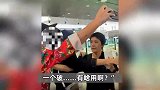 男子强行与“许仙”叶童合影，被拦后大骂“有什么了不起”，叶童：爱是克制