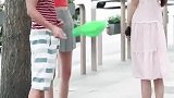 小伙子的帽子亮了！