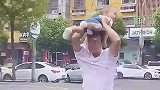 小崽子，太调皮了