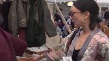 周迅看中包包跟阿雅求付款，阿雅撒个娇我就给你买