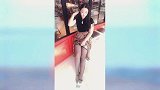 貌美如花的微胖女神，这时髦的穿搭配上黑色丝袜，真是美出天际