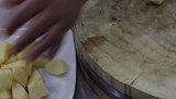 大厨教你在家做拔丝苹果，详细讲解挂糊和熬糖汁技巧，一次就成功