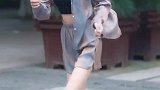 这是一眼就让人喜欢的女孩，清清爽爽还好甜的小姐姐，你们喜欢吗