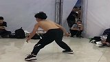 这个动作的难度有谁知道，国内小孩第一个会的