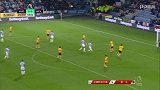 第55分钟哈德斯菲尔德球员比林射门