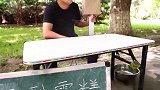挑战吃巨型雪糕，十分钟吃完就奖励手机，小伙五秒就吃完了