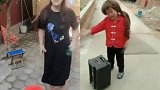 趣事精选，这么点小孩就知道干活了