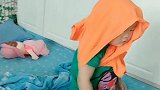 小宝宝挑战给自己穿衣服，接下来的一幕，看完不许笑！