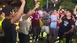 如何评价？C罗球迷在球场外拍摄辱骂梅西的视频