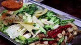 深巷小店，还得排队，真是酒香不怕巷子深
