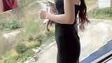 姑娘身材真好，她回头一笑的时候我都心动了