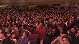 郭德纲搞笑相声，还是谦嫂心疼我啊，这衣服穿得很有特色