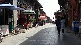 专家跳入盗洞探查古墓，意外摸到整片蠕动生物，吓得大声尖叫