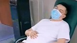 女子陪丈夫到医院看病，竟然差点认错丈夫