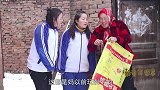 搞笑童年：小时候用化肥袋子滑雪，每次玩的都那么开心，你玩过吗