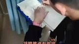 男孩为赶作业推迟手术，病房里狂赶工期