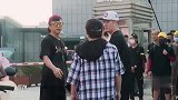 哈哈哈哈哈：目标太大，我们要不要分头行动啊
