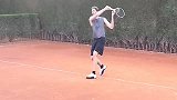 篮球-14年-加索尔红土场大展网球技艺 动作专业似模似样-新闻