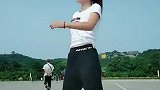 姑娘打扮运动跳舞，看着太带劲了