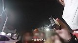男子开朋友未上牌新车闯红灯被撞，车辆几乎报废