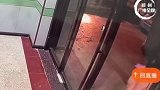 货拉拉跳窗身亡女孩搬家视频曝光：进出约10趟，无异常！ 23岁女生在货拉拉车上跳窗身亡