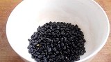 教你黑豆最养生方便吃法，每天这吃，面色红润身体轻，越吃越健