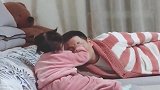 小情人和爸爸说话，但宝爸没听懂，下一秒直接发火了