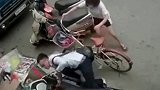 心疼小朋友，更心疼孩子的父亲！