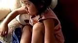 调皮的小美女除了会和妈妈打架还会什么
