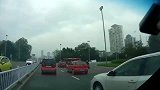 行车记录仪遇到这种脑残司机，就应该一脚油门踩过去