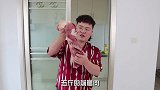 老猫买5斤猪肉，做脆皮烤肠，配上辣椒醋水，两口一个真过瘾