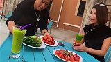 一出手就知道是道硬菜踩凳子