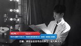 龚俊晒帅气写真，穿渐变色西装搭配黑大衣，自侃是高质量人形拐杖