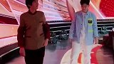 精彩的人生不拘于外表，清洁工阿姨表演霹雳舞，不输给专业舞者！