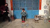 小光教妈妈打羽毛球，中途发生了什么事，姐姐让小光给妈妈道歉