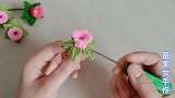 钩织3D立体的小花朵，有着独特的外观