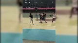 篮球少年与广场舞大妈共存的绝妙办法