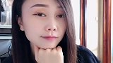 妈妈正在“录视频”，没想到儿子竟这样腻歪着她，这绝对是亲生的
