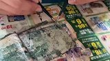 老人藏下的小金库，如今钱不钱的都无所谓了，只想看看怎么发霉