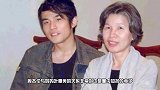 周杰伦晒妈妈叶惠美照片涂鸦宝宝别致爱犬抢镜