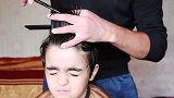发质细软小男孩就别剪“小平头”了，这款发型更帅，更时尚
