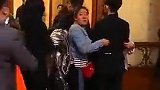 王源玩大了碰见老粉丝不让走了