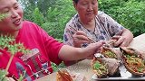 胖妹嘴馋吃野生大海货，这回搞了个新吃法，吃相看饿了