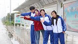 虎妞和小坐伴想坐公交车进城，结果被妈妈拦截，结局真有趣