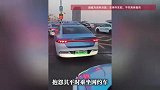 “打不上网约车了，知道找出租车了”！出租车司机“狂喷”大学生乘客，官方通报